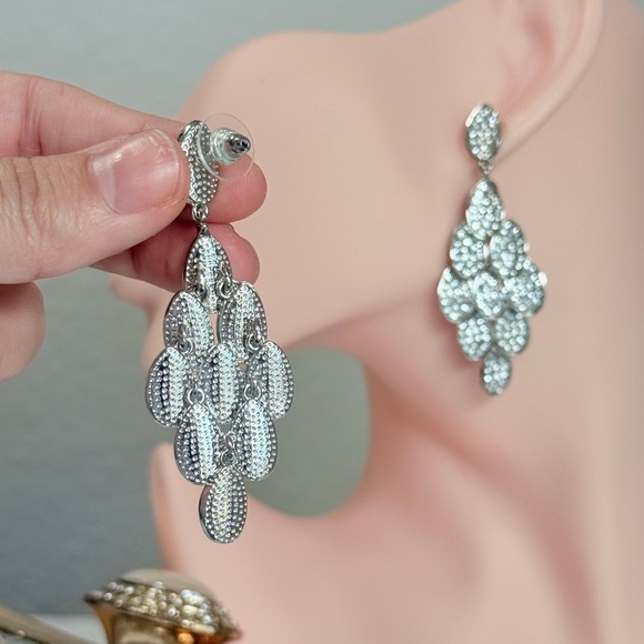 ⚜️ Elegant Silver Drop Earrings - Picture 4 of 8